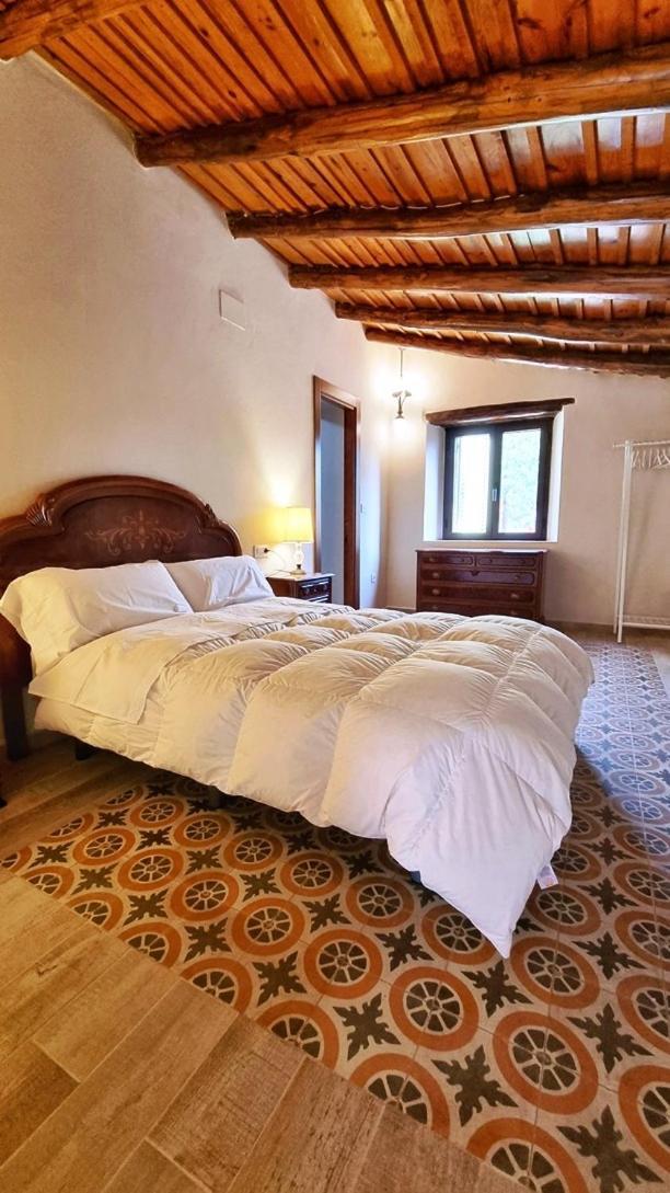 Alojamiento Rural En Aracena. Finca El Rehilete ภายนอก รูปภาพ