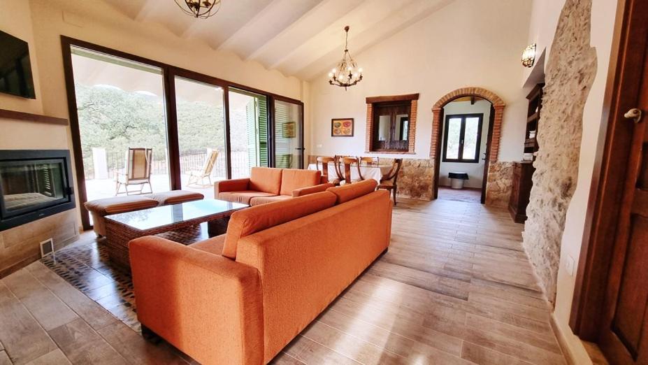 Alojamiento Rural En Aracena. Finca El Rehilete ภายนอก รูปภาพ
