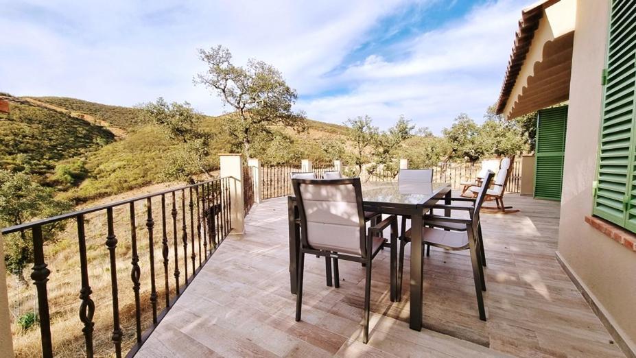 Alojamiento Rural En Aracena. Finca El Rehilete ภายนอก รูปภาพ
